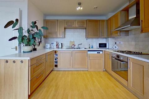 2 bedroom flat for sale, Maltings Close, Twelvetrees Crescent, Bromley by Bow, London, E3 3TD