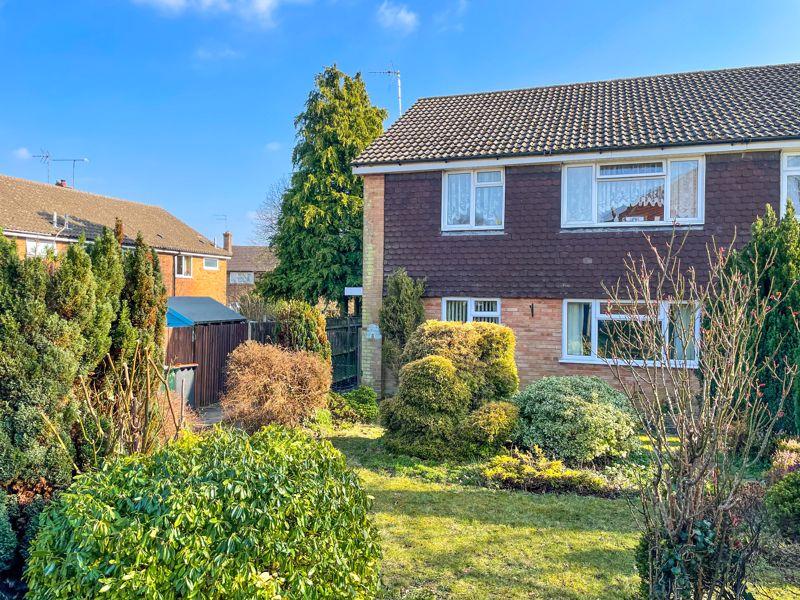 Cookfield Close, Dunstable 2 bed £200,000