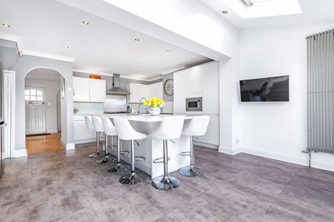 2 Oaks Way, Carshalton, SM5 4NQ