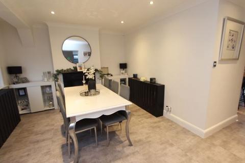 2 Oaks Way, Carshalton, SM5 4NQ