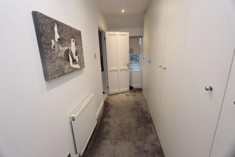 2 Oaks Way, Carshalton, SM5 4NQ