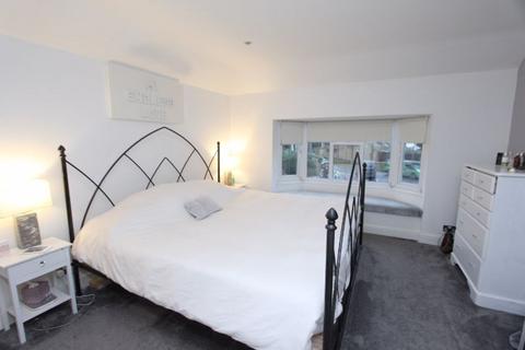 2 Oaks Way, Carshalton, SM5 4NQ