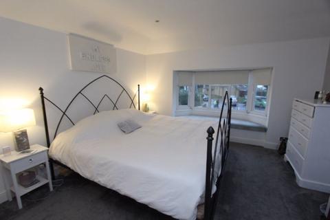 2 Oaks Way, Carshalton, SM5 4NQ