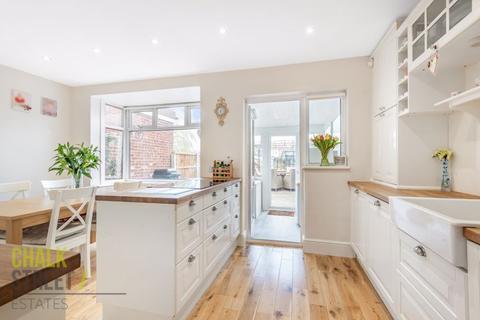 33 Macdonald Avenue, Hornchurch, RM11 2NF