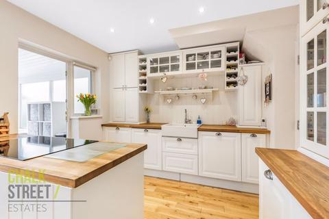 33 Macdonald Avenue, Hornchurch, RM11 2NF