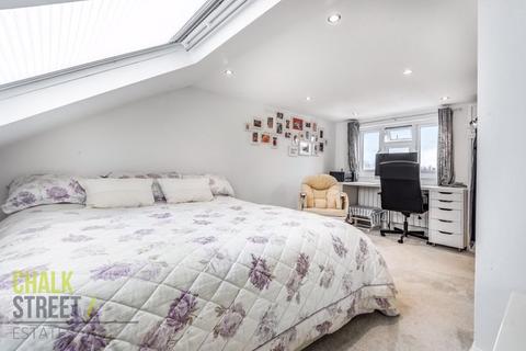 33 Macdonald Avenue, Hornchurch, RM11 2NF