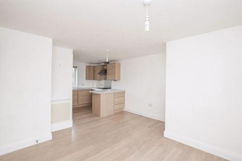 4 Pembroke Fields, Dinton, Salisbury, SP3 5EE