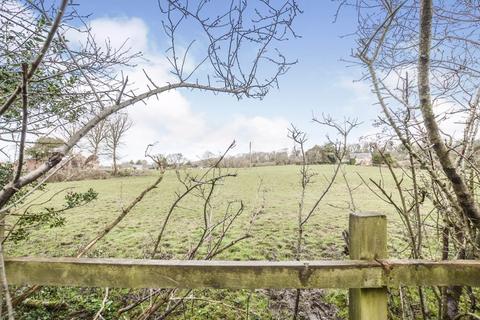 4 Pembroke Fields, Dinton, Salisbury, SP3 5EE