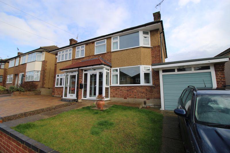 Glenton Way, Rise Park, Romford 3 bed semidetached house £1,450 pcm