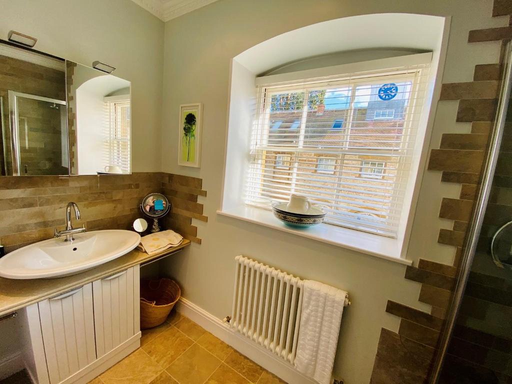 Shower Room.jpg
