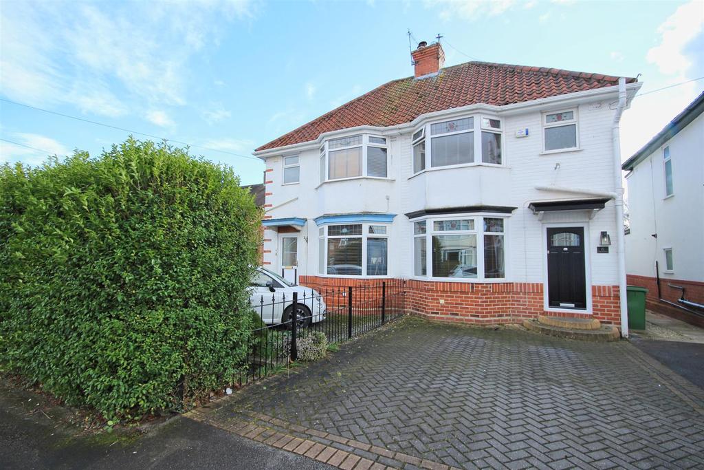 Southwood Drive, Cottingham 3 bed semidetached house £189,950