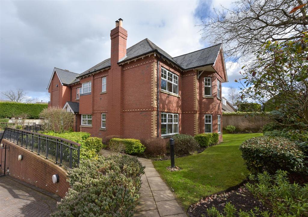 Streetly Lane, Four Oaks 2 bed apartment £400,000