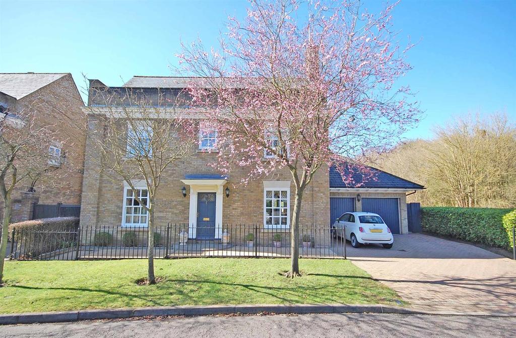 Petworth Close, Great Notley, Braintree 4 bed detached house £640,000