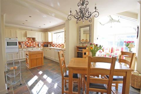 5 Petworth Close, Great Notley, Braintree, CM77 7XS