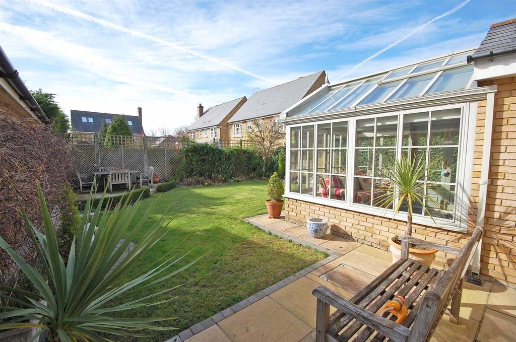 Petworth Close, Great Notley, Braintree 4 bed detached house £640,000
