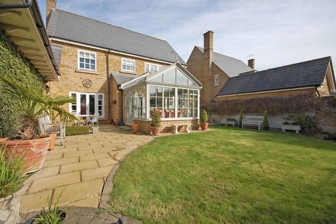 5 Petworth Close, Great Notley, Braintree, CM77 7XS