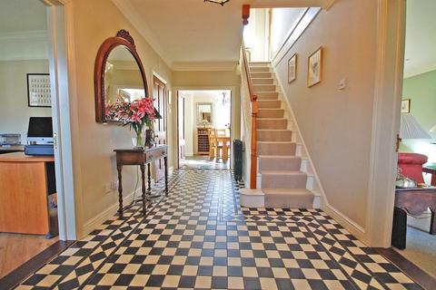 5 Petworth Close, Great Notley, Braintree, CM77 7XS