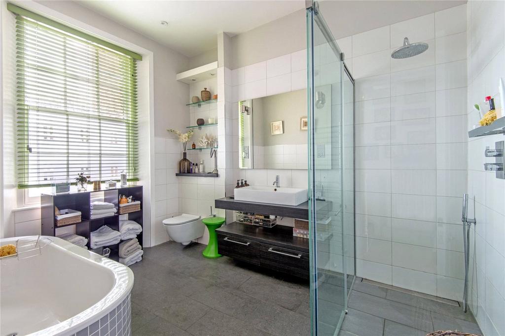 En-Suite Bathroom
