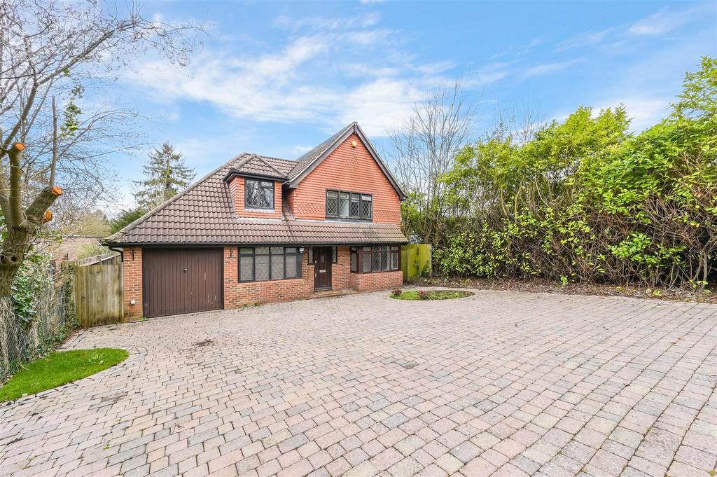 The Avenue, Tadworth 5 bed detached house £875,000