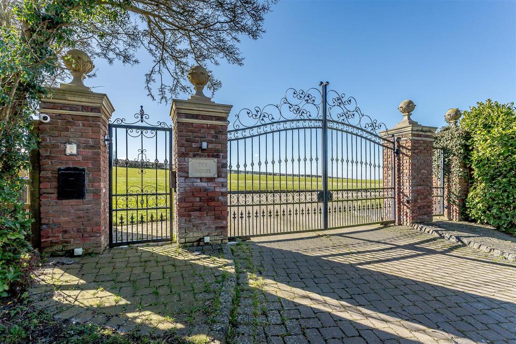 Old Road, Braunston, Daventry, Northamptonshire 6 bed detached house