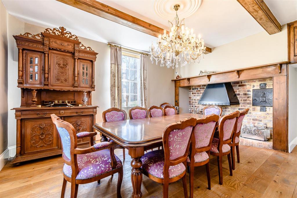 8453534-interior01.jpg