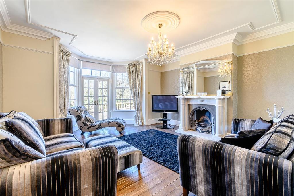 8453534-interior10.jpg