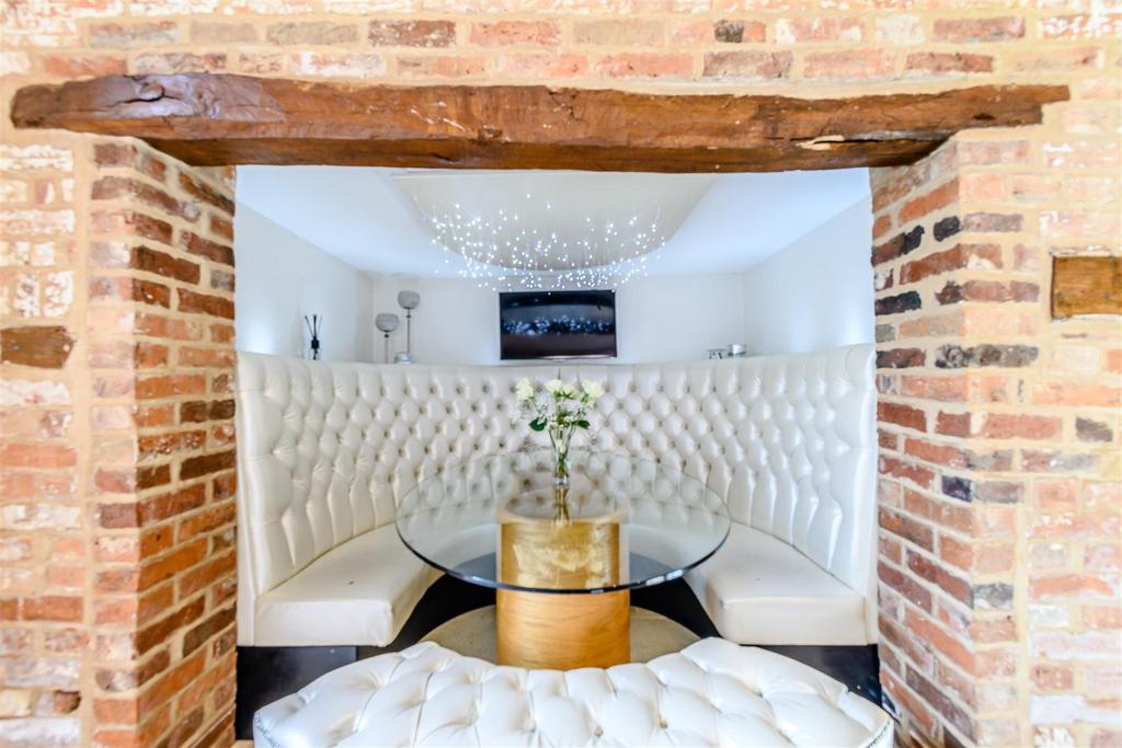 8453534-interior59.jpg