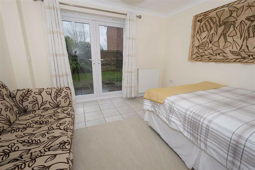 Pennymoor Drive 4 bed townhouse £210,000
