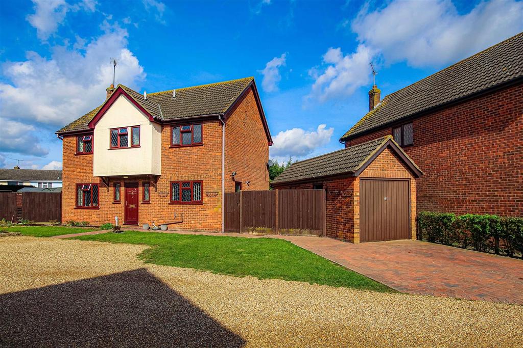 Dow Court, Southminster 4 bed detached house £390,000