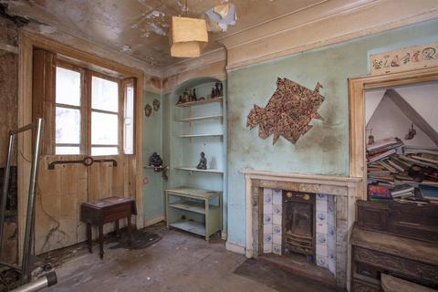 8 Addington Square, London, SE5 7JZ