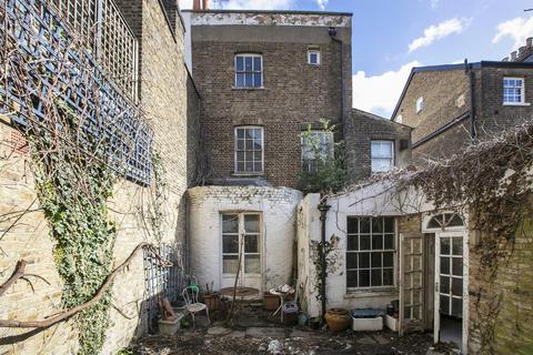 8 Addington Square, London, SE5 7JZ