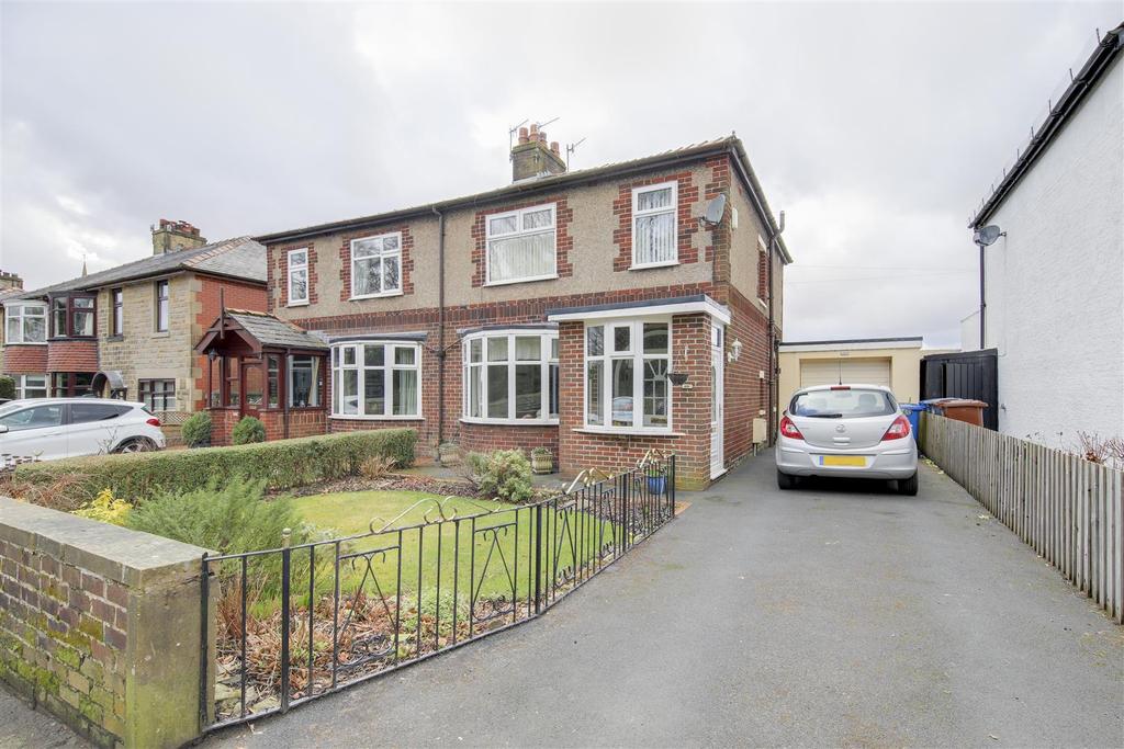Helmshore Road, Helmshore, Rossendale 3 bed semidetached house £275,000