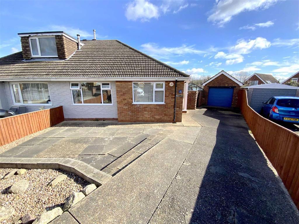 Dymoke Drive, Wybers Wood, North East Lincolnshire 2 bed bungalow £