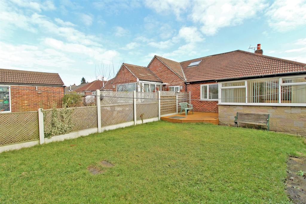Crossways Drive, Harrogate 2 bed bungalow £775 pcm (£179 pw)