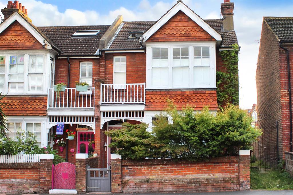 Green Street, Eastbourne 5 bed end of terrace house £425,000