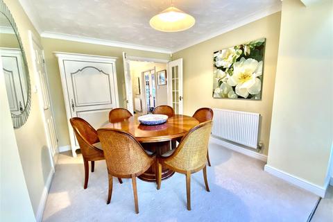 15 Hall Close, Old Stratford, Milton Keynes, MK19 6NH