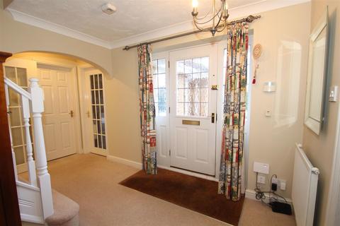 15 Hall Close, Old Stratford, Milton Keynes, MK19 6NH
