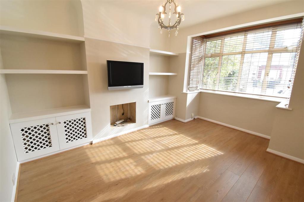 Lingfield Avenue, Kingston 3 bed semidetached house £1,950 pcm (£450 pw)