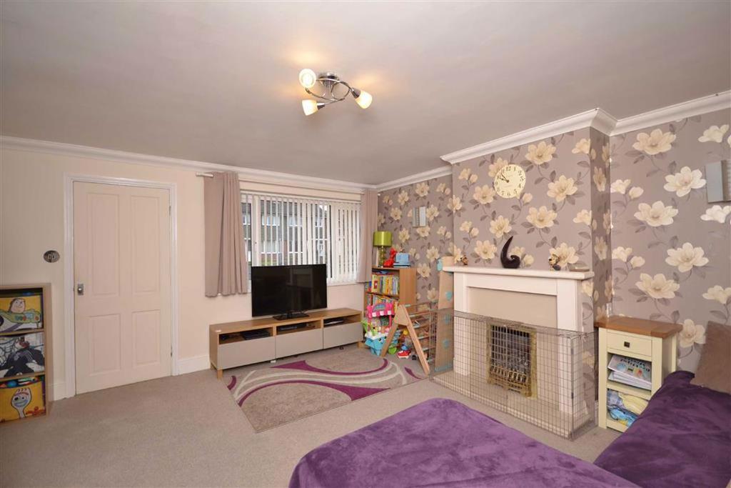 Harlech Way, Garforth, Leeds, LS25 3 bed semidetached house £230,000