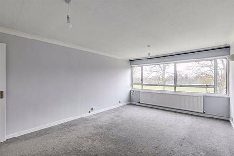 4 Master Close, Oxted, RH8 9NA