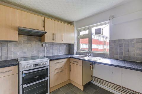 4 Master Close, Oxted, RH8 9NA