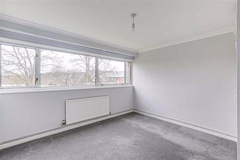 4 Master Close, Oxted, RH8 9NA