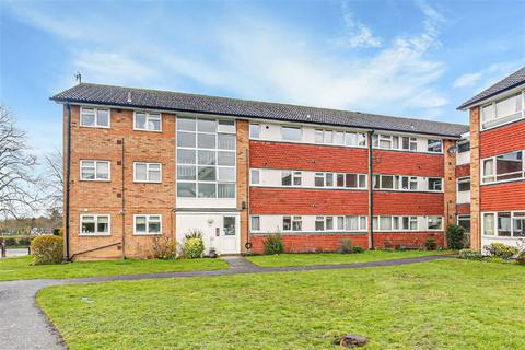 4 Master Close, Oxted, RH8 9NA