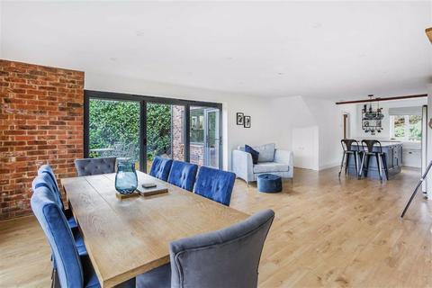 31 Beadles Lane, Oxted, RH8 9JG
