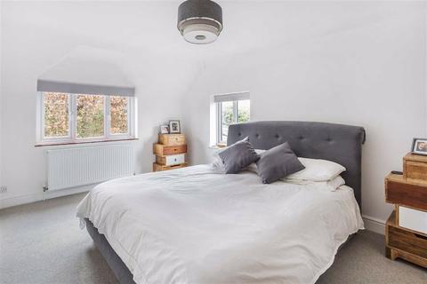 31 Beadles Lane, Oxted, RH8 9JG