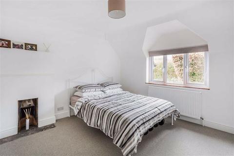 31 Beadles Lane, Oxted, RH8 9JG