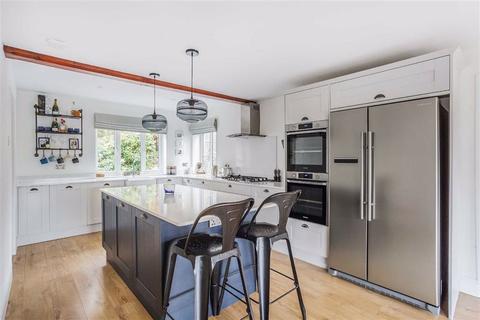 31 Beadles Lane, Oxted, RH8 9JG