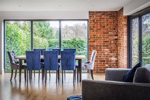 31 Beadles Lane, Oxted, RH8 9JG