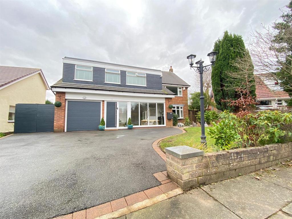 Blakeley Court, Raby Mere 5 bed detached house £650,000