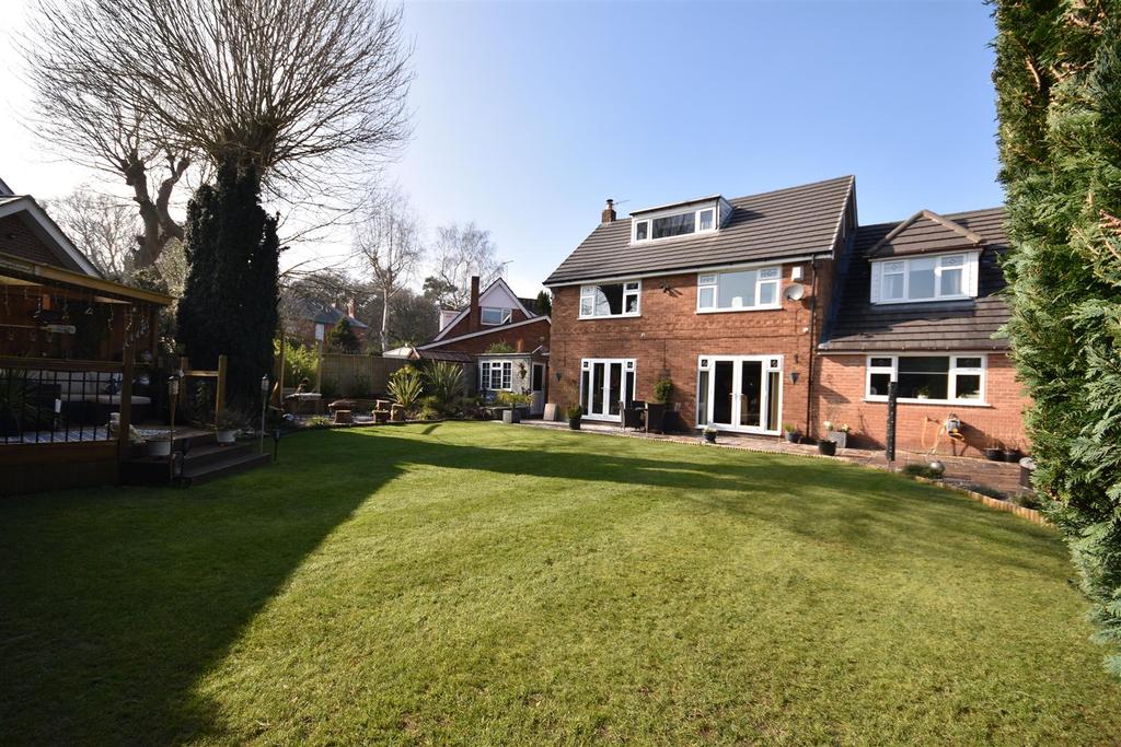 Blakeley Court, Raby Mere 5 bed detached house £650,000